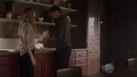 Laura Vandervoort nude - Bitten S03E01-02 (2016)