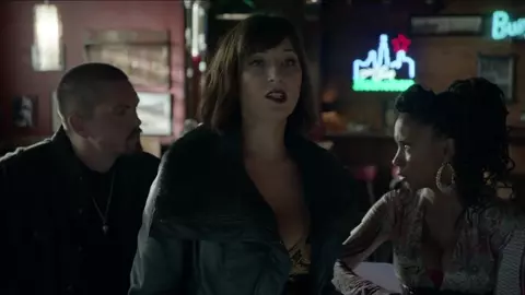 Isidora Goreshter, Sasha Alexander - Shameless s06e04 (2016)
