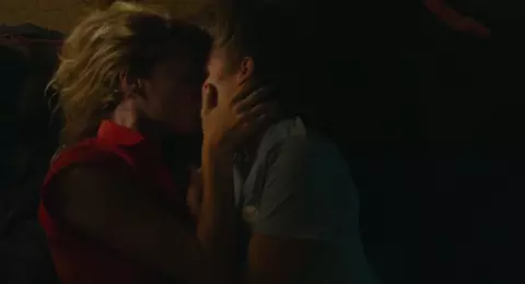 Breeda Wool, Lola Kirke Nude - AWOL (2016)