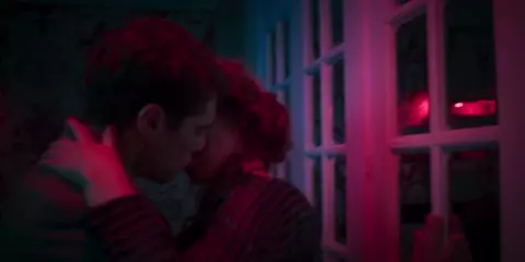 Andrea Carballo Nude - Cable Girls s02e03 (2017)