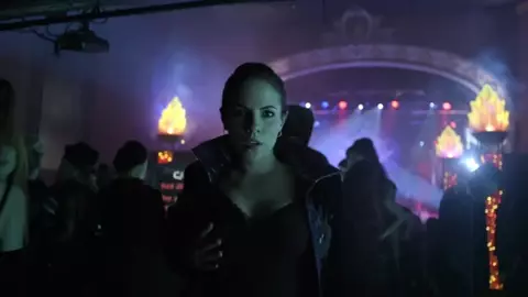 Anna Silk Sexy - Lost Girl (2010) s01e11