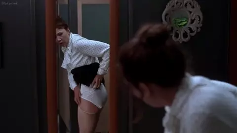 Maggie Gyllenhaal nude -  Secretary (celeb sex scenes)