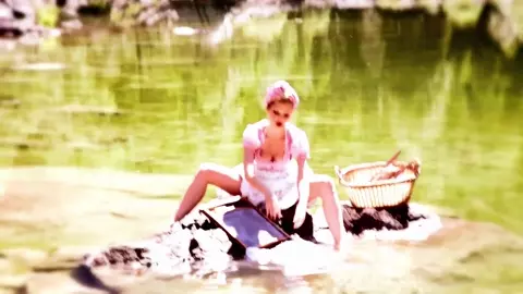 Ellen von Unwerth - HEIMAT (2017)