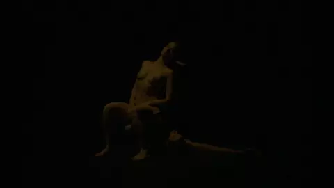 Naked on Stage -Isabelle Rigat - The Moebius Strip