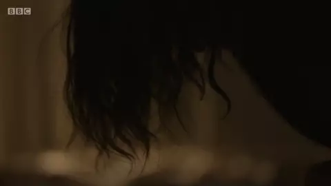 Elisabeth Moss, Linda Ngo - Top Of The Lake S02E05 (2017)