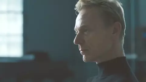 Sarah Hay, Emily Tyra - Flesh & Bone S01E06 (2015)