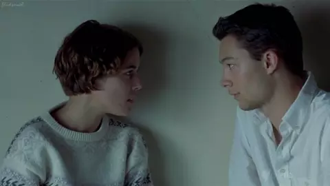 Adriana Ugarte - Castillos de cartón (3some 2009)