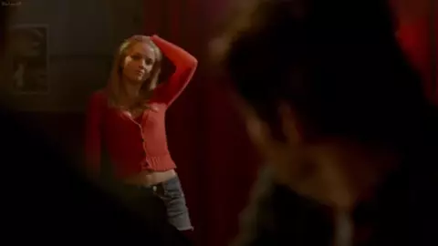 Kelly Curran nude - Grizzly (2015)