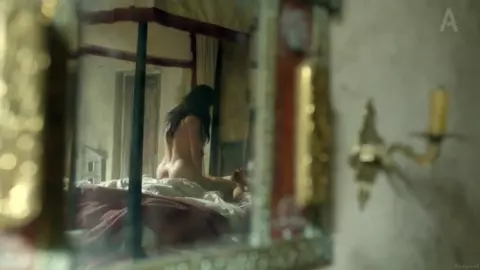Louise Barnes & Jessica Parker Kennedy - Black Sails S01E04 (2014)