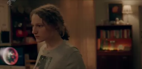 Simona Brown Nude - Kiss Me First s01e03 (2018)