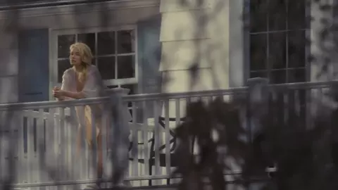 Haley Bennett, Emily Blunt - Girl On The Train (2016)
