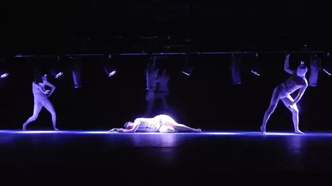 Naked on Stage - Magdalena Radlowska Art PARTE