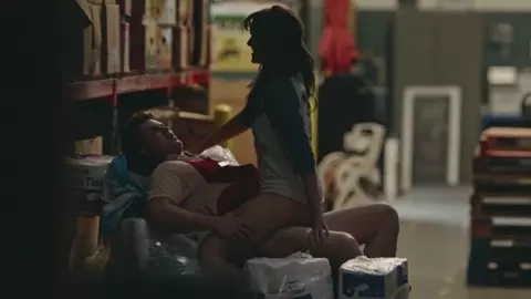 Frankie Shaw Nude - SMILF s01e04 (2017)