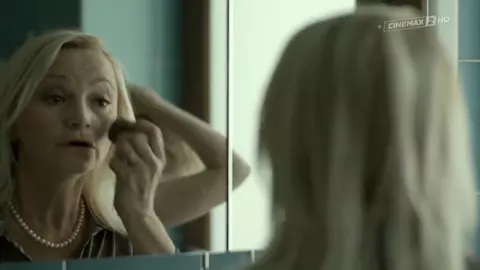 Juliana Olhova Nude - Spina (2017)