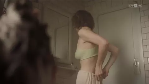 Liv Lisa Fries Nude, Leonie Benesch Sexy - Babylon Berlin (2017) s02e01