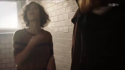 Liv Lisa Fries Sexy, Leonie Benesch Nude - Babylon Berlin (2017) s02e01