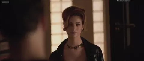 Miriam Leone nude - 1992 S01E01 (2015)