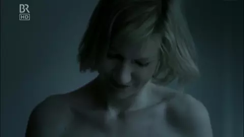 Sandra Huller - Uber uns das All (2011)