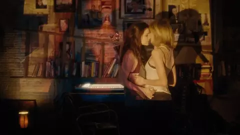 Naomi Watts, Sophie Cookson - Gypsy s01e07 (2017)