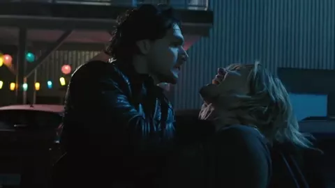 Anna Paquin - Bellevue S01E01-03-07 (2017)