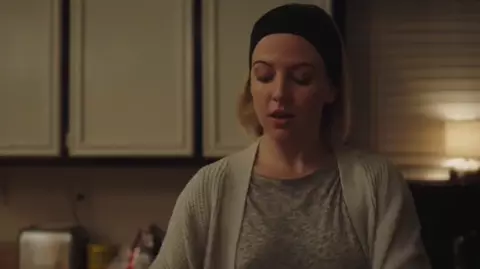 Hélene Yorke Sexy - High Maintenance s01e01 (2016)