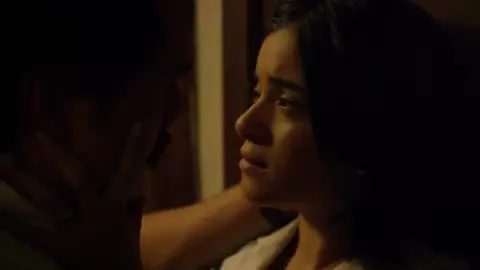 Paulina Gaitan Sexy - Narcos s02e01 (2016)
