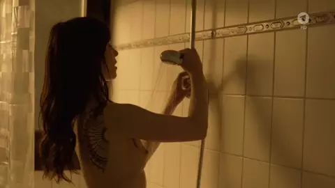 Aylin Tezel Nude - Die Informantin (2016) sl