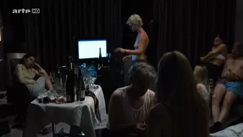 Julia Hummer, Eva Lobau, Jasna Fritzi Bauer Nude - Im Alter von Ellen (2010)