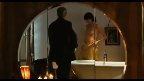 Elsa Zylberstein Nude - Nuit de chien (2008)