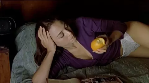 Loeonor Watling Nude - Son del Mar (2001)