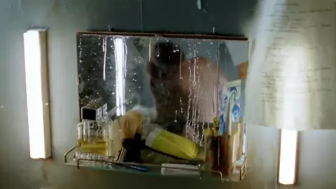 Kim van Kooten, Leona Philippo Nude - Phileine zegt sorry (2003)