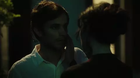Monica Bellucci Nude - Mozart in the Jungle s03e03 (2016)
