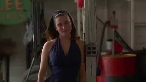Jennifer Connelly Nude - Inventing the Abbotts (1997)