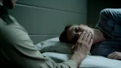 Tempting skinny Kit Willesee unwillingly does it with the handsome prison guardian