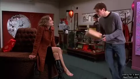 Kind man decides to help Diane Kruger and gets chance to touch her wonderful feet
