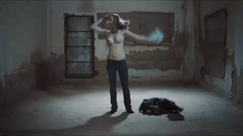 Naked body of beautiful MILF attracts two soldiers who want to see her completely stripped