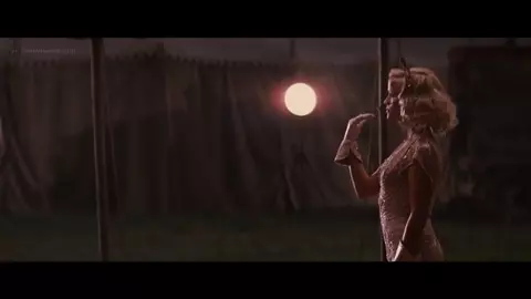 Reese Witherspoon shows how she fools around in sex scene from Water for Elephants (2011)