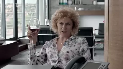 Movie star openly demonstrates her intentions and gets drilled by her boss in the office