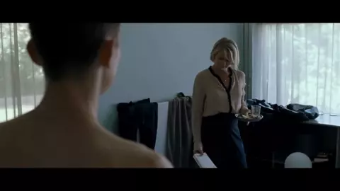 Young man can't resist the experienced blonde and hooks up in TV series Queen of Hearts