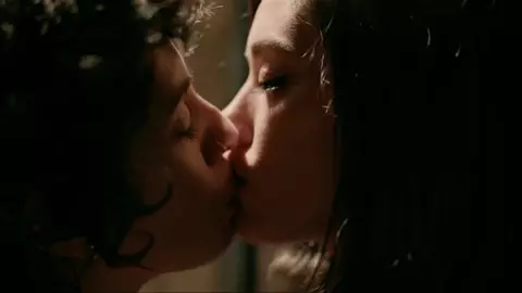 Roberta Colindrezs and Mishel Prada don't ask for consent but start fucking in Vida