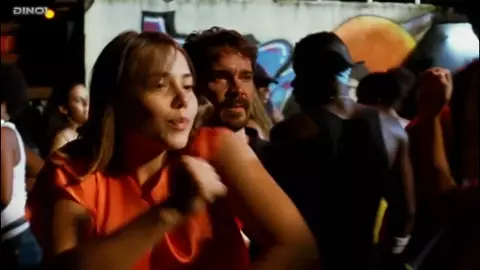Letícia Colin makes BF stay aside and see her gangbanged in Bonitinha Mas Ordinária (2008)