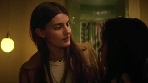 Sex moment of Kaitlyn Dever nude and Diana Silvers nude kissing and getting naked