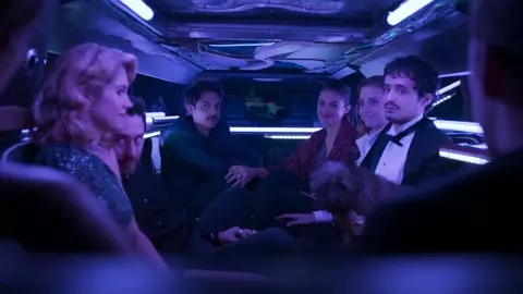 Tato Alexander, etc. Sexy scenes from Como Sobrevivir Soltero s01 (2020)
