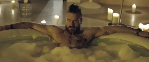 Anna Dereszowska and others go naked in Pitbull- Niebezpieczne Kobiety (2016)