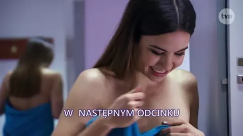 Ilona Janyst - implied nudity in Na Wpolnej e2540 (2017)