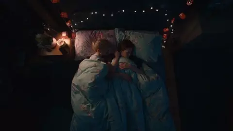 Mae Martin and Charlotte Ritchie enjoy lesbian sex in Feel Good s01e01-05 (2020)