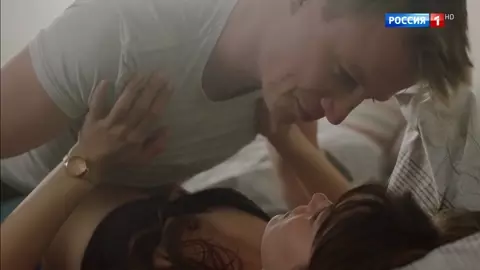 Sexy Aleksandra Vlasova in Snedronningen s01e01-02 (2020)