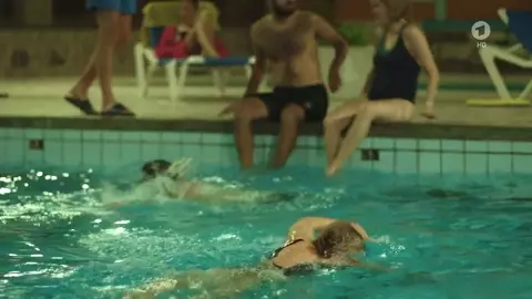 Ursina Lardi, Lea Van Acken, Maja Lehrer nude - Sag mir Nichts (2016)