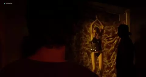 Clara Choveaux nude - Elon Nao Acredita na Morte (2016)