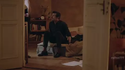 Elisabeth Moss nude - The Square (2017)